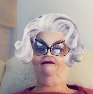 Meet your Posher, Myra